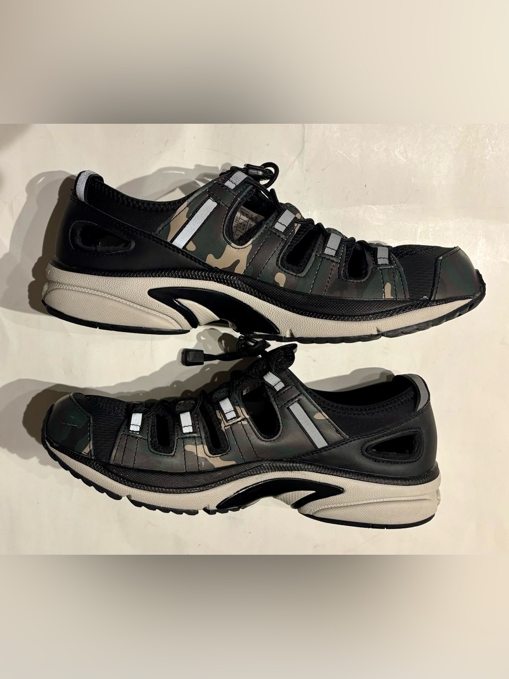 pair of men’s Dr comfort shoes, Marco. Size 10M - Picture 4 of 9